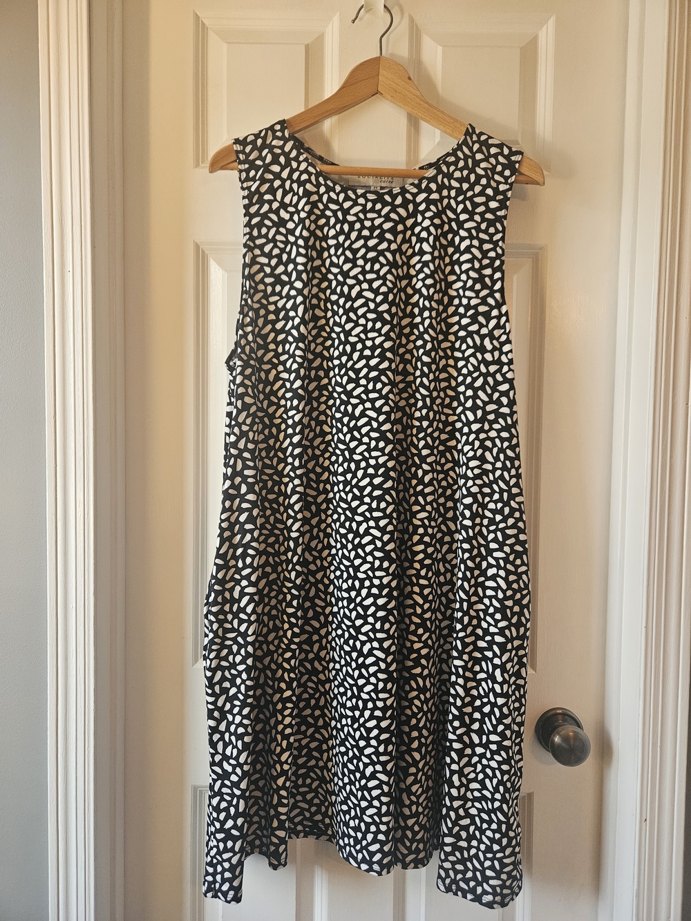 Socialite Curve Black Sleeveless Swing Dress with White Leaf Motif Size 2X